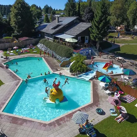 Nette Vakantiechalet Bovenaan Fantastische Terrassencamping 캠프장