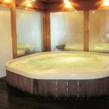 Nette Vakantiechalet Bovenaan Fantastische Terrassencamping
