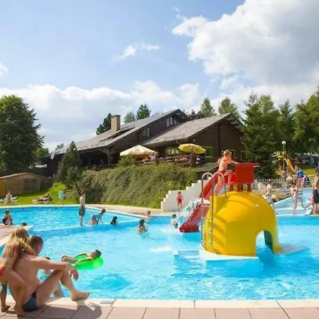Nette Vakantiechalet Bovenaan Fantastische Terrassencamping *
