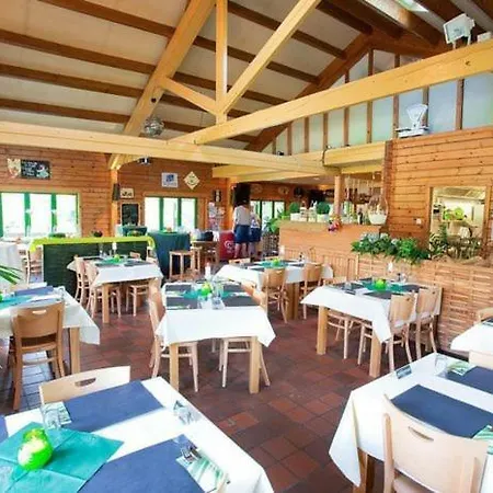 Nette Vakantiechalet Bovenaan Fantastische Terrassencamping 캠프장